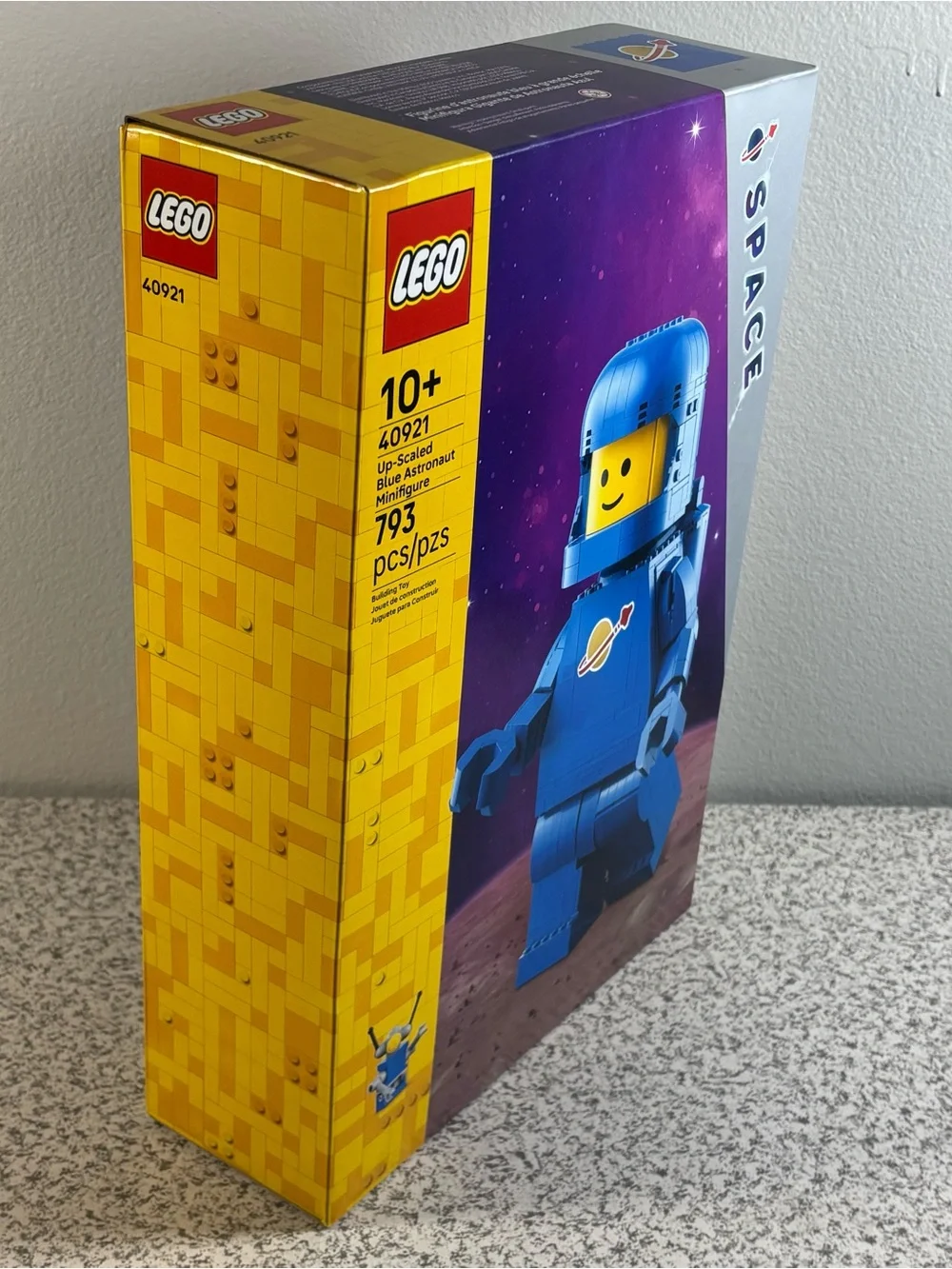 LEGO Space 40921 Up-Scaled Blue Astronaut Minifigure Set Kit Brand New Sealed